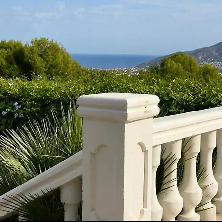 Lareina Villa *