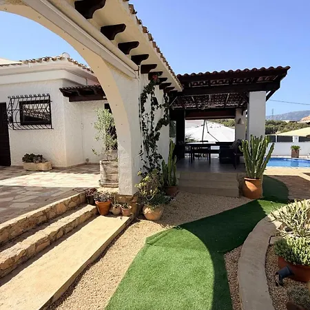 Lareina Villa *